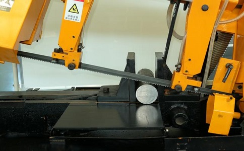 纳溪数控带锯床自动送料精度会出现偏差吗？